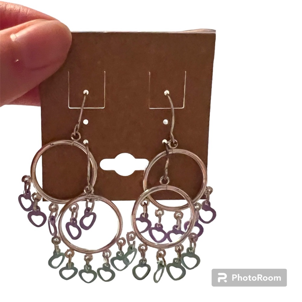 💜Girl’s one size, set of two, hoops earrings w/mini heart charms, preowned.